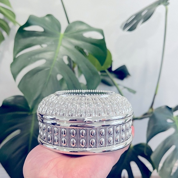 ✨SALE✨ Things Remembered Antique Round Silver Jewelry Box Customizable - Picture 1 of 6